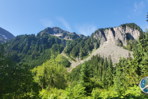 Ever step opens up to new mountains and views along the hike to Summerland Camp