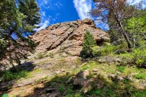 Short narrow canyon Wigwam Trail passes through on the way up to the pass