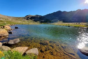 Independence Lake with a beautiful glacier silt glow in the morning sun hiking with Get Lost in America | Saltwater on the fly