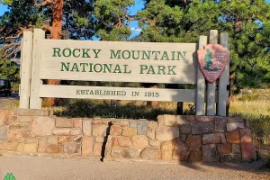 Heading back into the park a quick shot of the sign letting you know where you are compliments the National Park Service