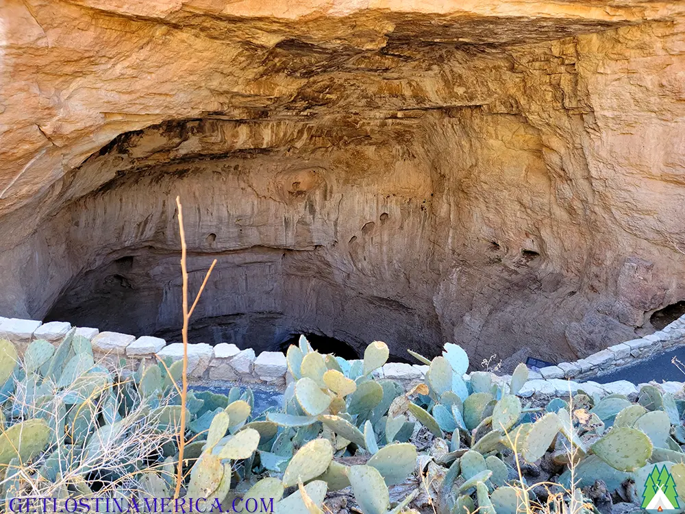 Trailhead to hike down into Carlsbad Caverns