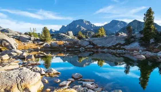 An unforgettable journey hiking backpacking Wind River Range, where alpine lakes and rugged peaks await your discovery.