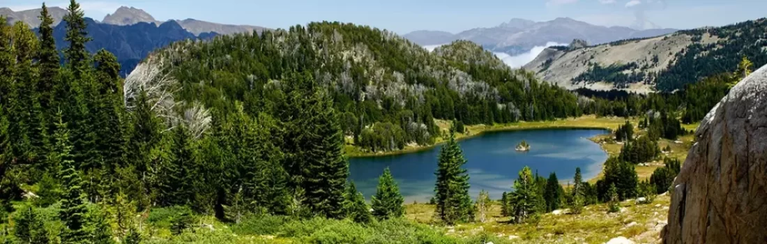 Discover the rugged beauty of hiking Absaroka-Beartooth Wilderness. Explore pristine trails, alpine lakes, stunning vistas in Montana Get Lost in America.