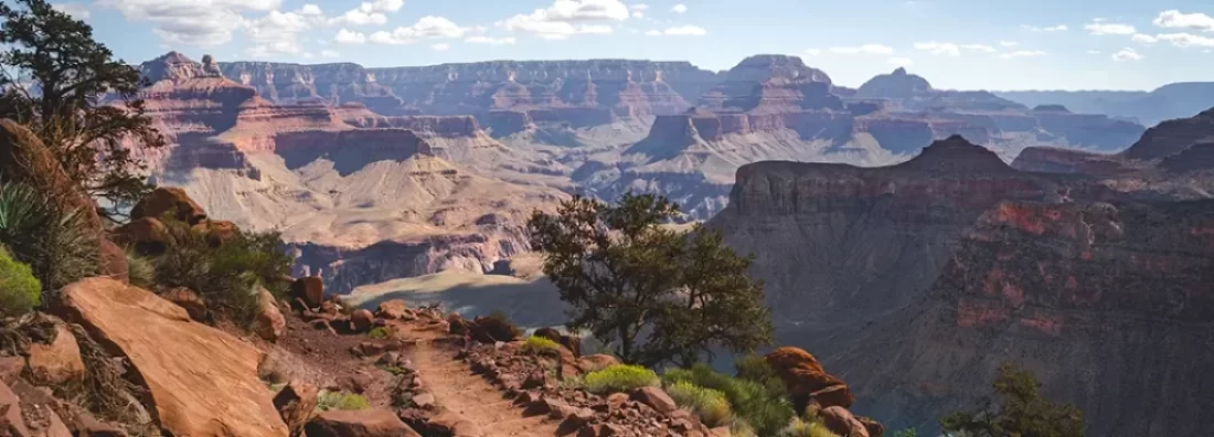 ultimate challenge! Hike Grand Canyon Rim to Rim and discover breathtaking views, immense natural beauty, and a once-in-a-lifetime experience.