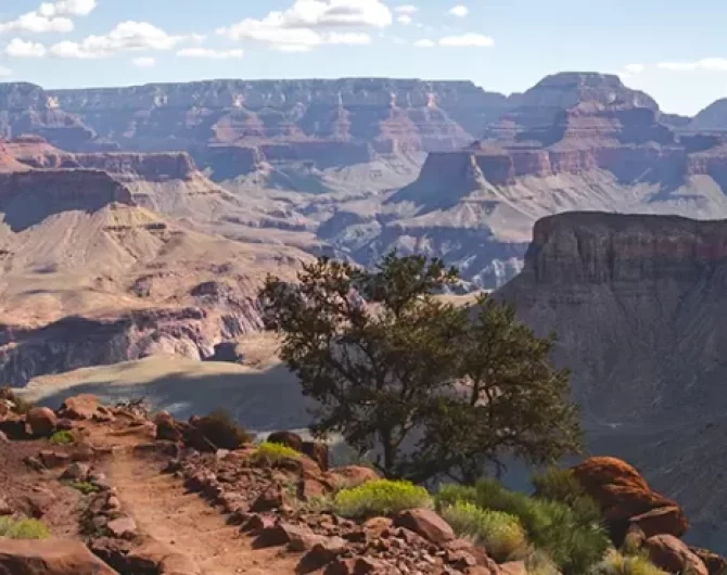 ultimate challenge! Hike Grand Canyon Rim to Rim and discover breathtaking views, immense natural beauty, and a once-in-a-lifetime experience.