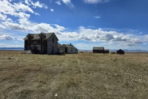 Abandon homestead on the prairie of Montana. Get Lost in America