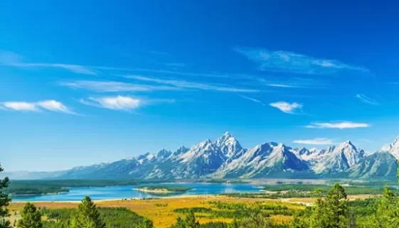 Greater Yellowstone Ecosystem: biodiversity, geology, challenges, and conservation efforts. Learn about its vital role in the American West. Get Lost in America