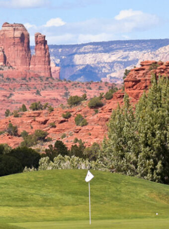 Top Arizona Golf Courses, from Scottsdale's iconic TPC to hidden gems. Find course details, FAQs, and tips to plan your ultimate golf getaway. Get Lost in America