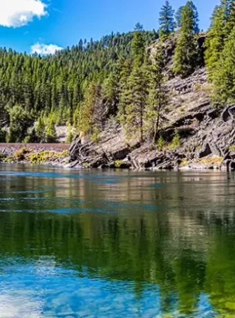 Yaak River fly fishing adventure! This guide covers everything from best times to fish and essential gear to nearby hiking and the unique local culture. Discover this Montana gem